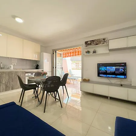 Cristianos Pool And Terrace * لوس كريستيانوس