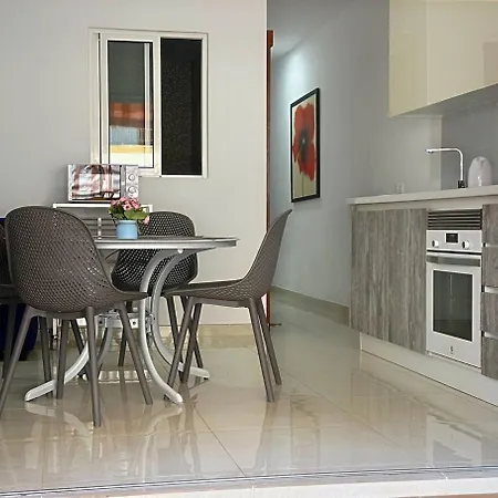 Cristianos Pool And Terrace لوس كريستيانوس