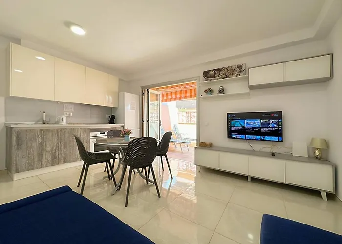 Cristianos Pool And Terrace * Лос Кристианос