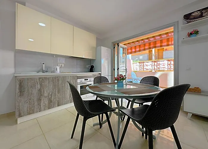 Cristianos Pool And Terrace *