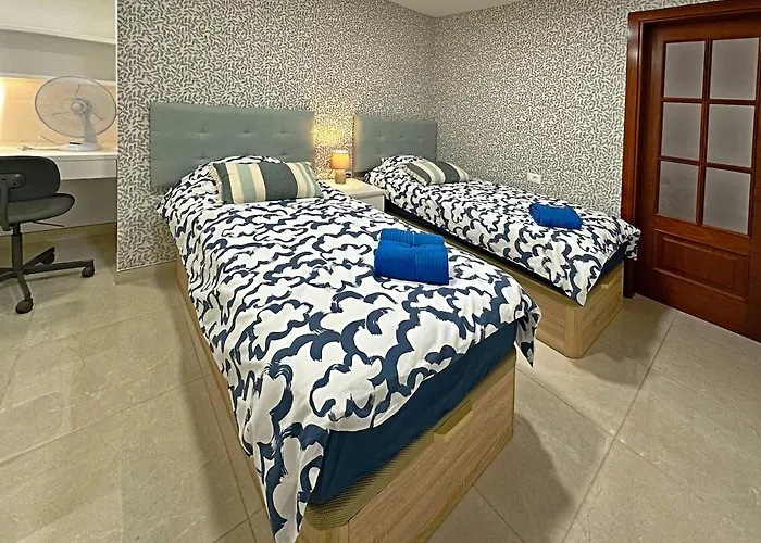 Cristianos Pool And Terrace Лос Кристианос